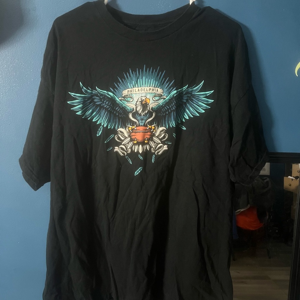 Philadelphia eagles black tshirt